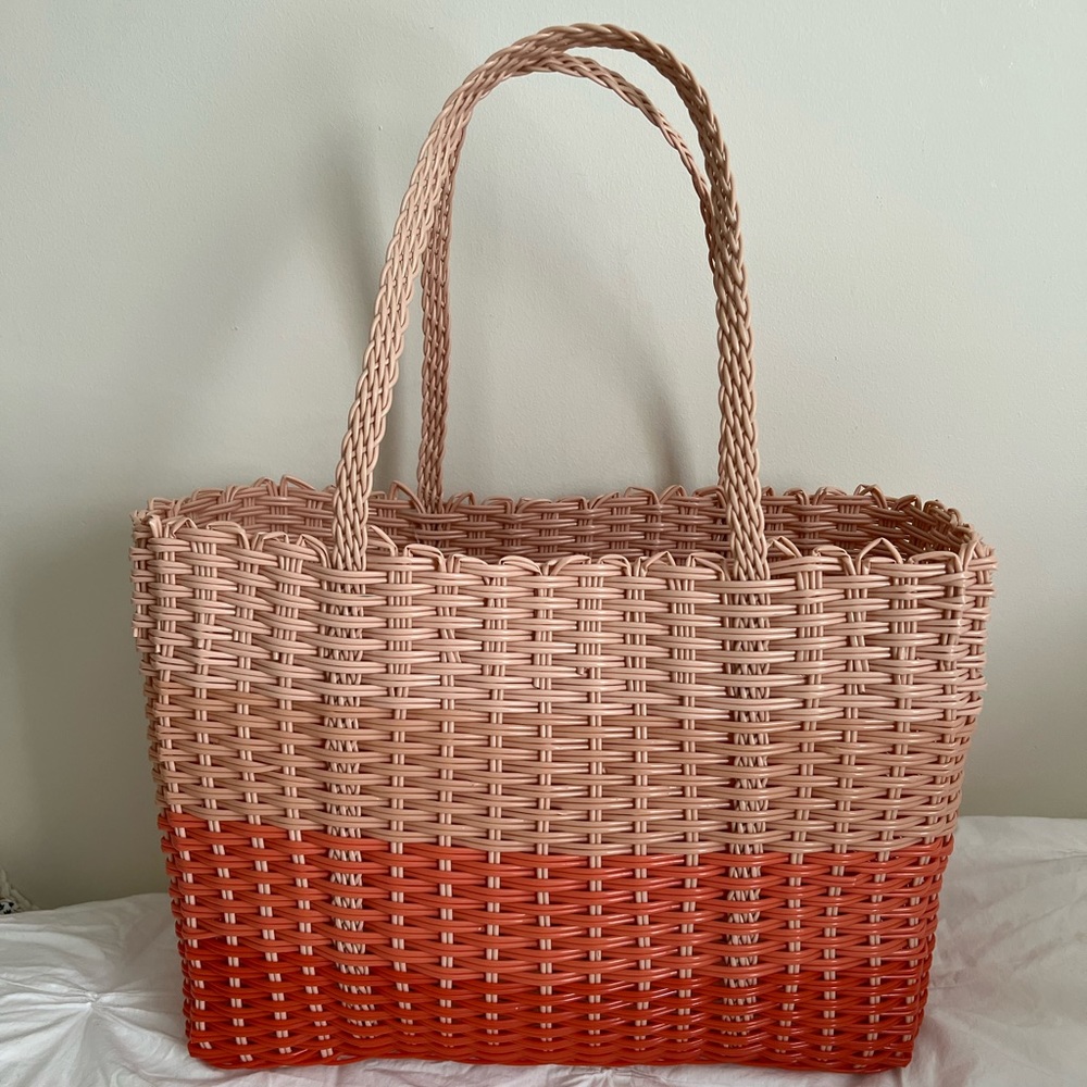 Recycled Plastic Straw Ombré Striped Beach/Pool Bag EUC